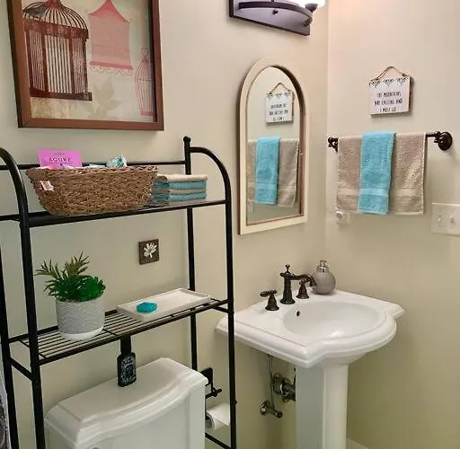 The Comforts' Inn: Mountain Escape * Mountainaire